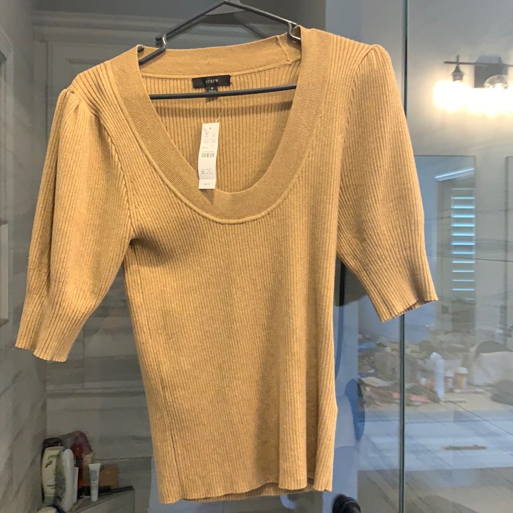 Short sleeve sweater. NWT